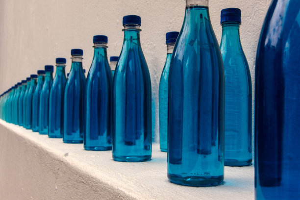 蓝色的瓶子图片下载