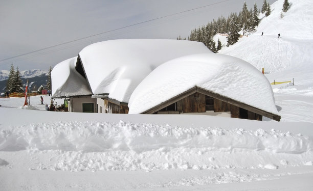 瓦格瑞恩被雪覆盖的房屋图片下载