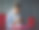 坐在咖啡馆发短信的女人图片下载