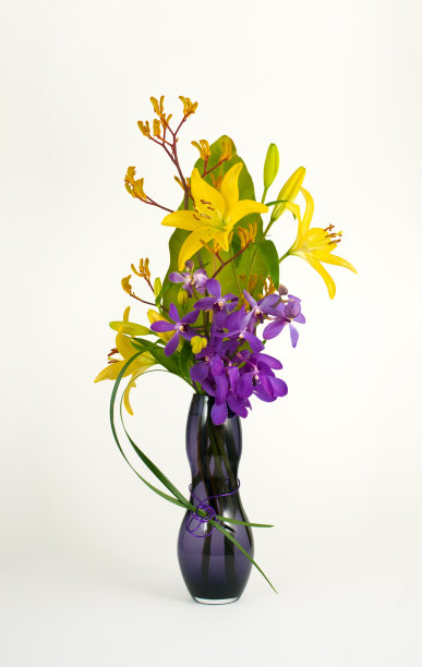 复活节百合和兰花插花图片下载