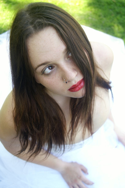 年轻的女人图片下载