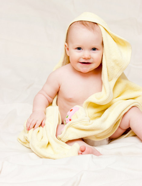 婴儿在毛巾图片下载