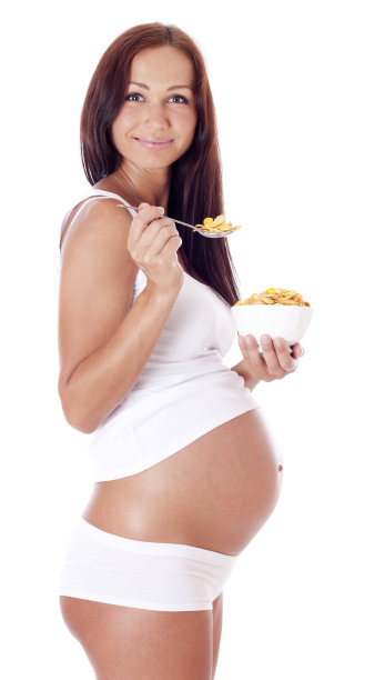 孕妇吃玉米片。图片下载