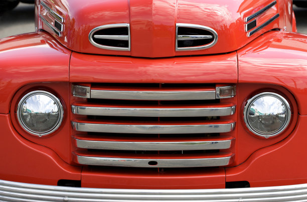 红色的卡车前面图片下载