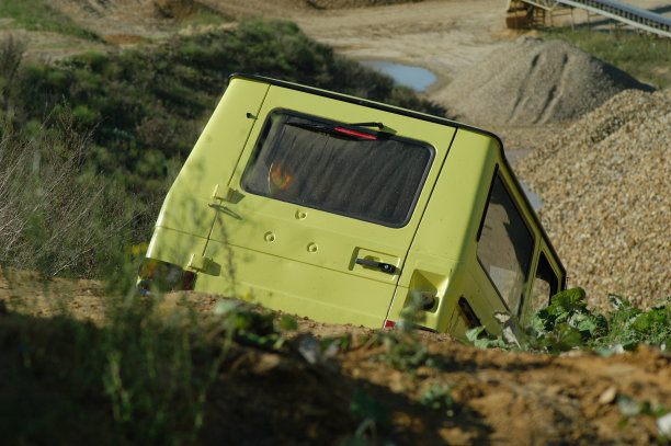 现场卡车的高角度视图图片下载