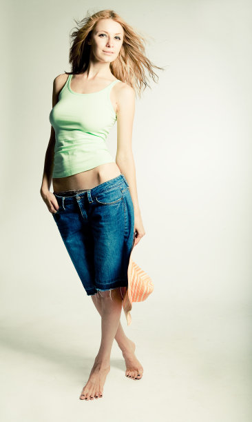 年轻女子的肖像图片下载