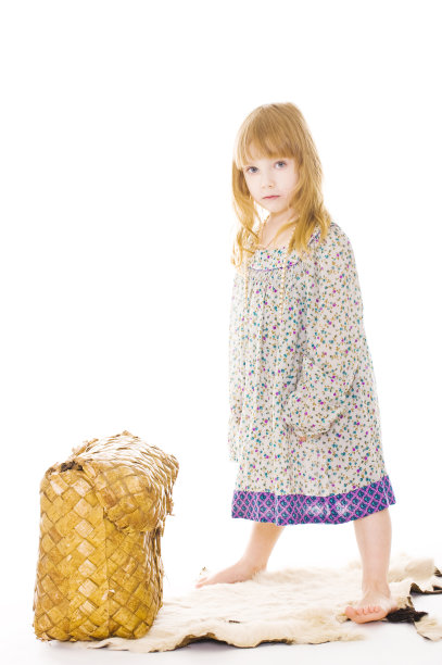 可爱的红头发小女孩图片下载