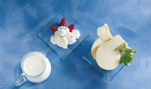 牛奶，奶酪和草莓图片下载
