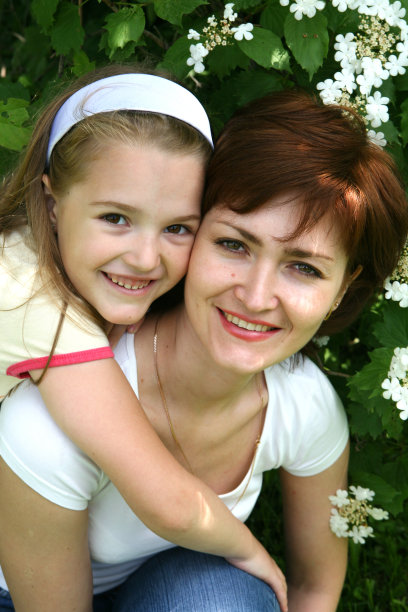 母亲和女儿图片下载