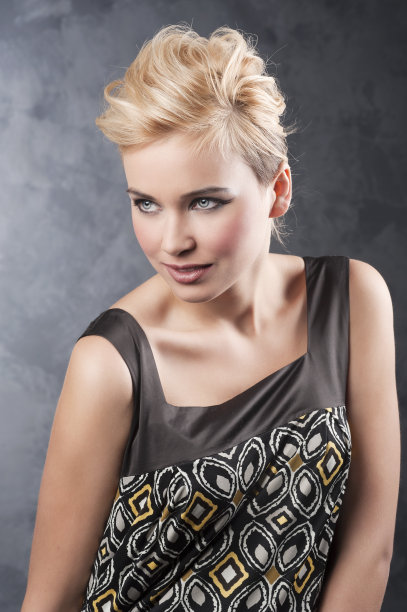 金发时尚女孩图片下载