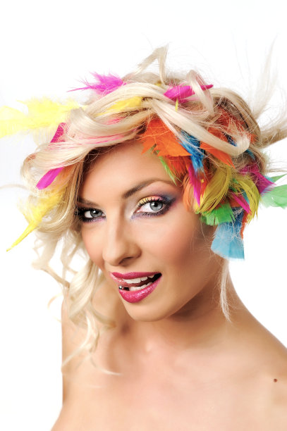 长着羽毛的金发女孩图片下载