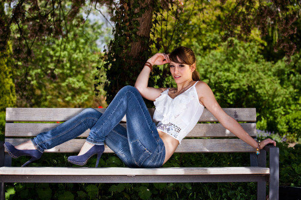 时尚的十几岁的女孩图片下载