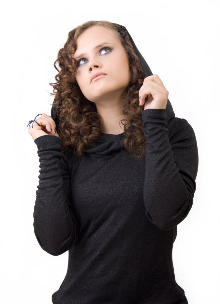 戴兜帽的女人。图片下载