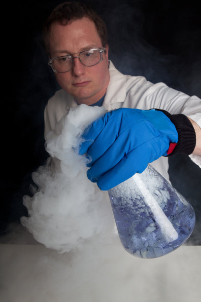 从事医学研究的科学家图片下载