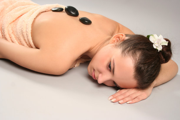 黑色的石头图片下载