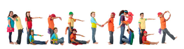 人类字母表日历:不同的儿童彩色字母拼写月十二月图片下载