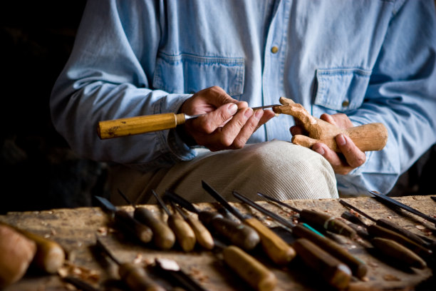 雕刻的手图片下载