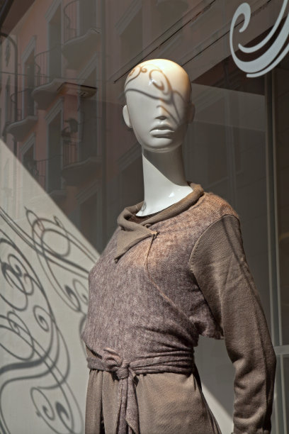 米兰-商店橱窗里的假人图片下载