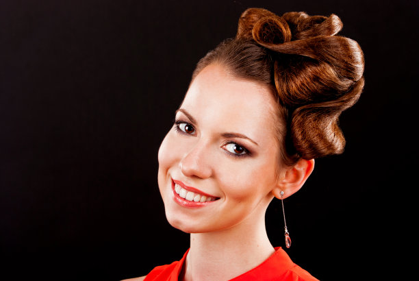 美丽的头发女孩晚上图片下载