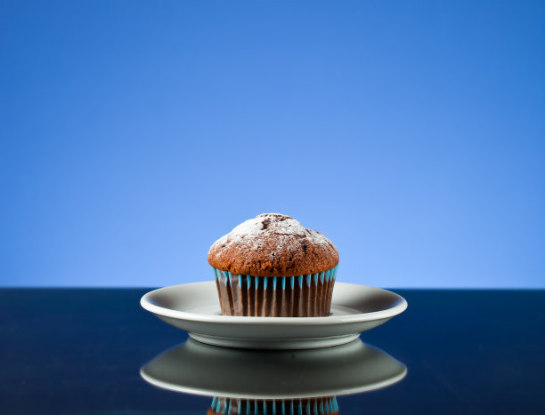 蓝色背景的小蛋糕图片下载