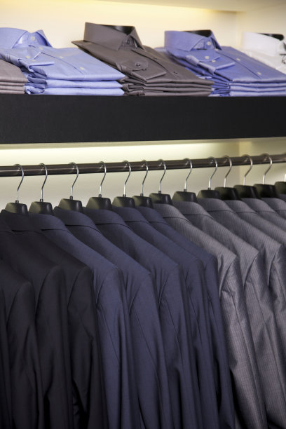 出售套装和衬衫图片下载