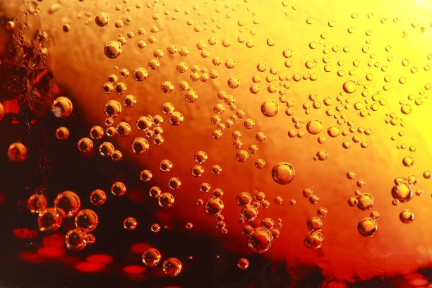 彩色水里的水晶图片下载