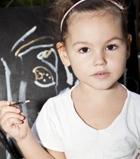 Сhild画了一张丙烯酸的图片图片下载