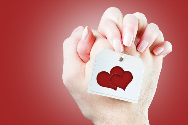 ?和爱的夫妇与心的特写图片下载