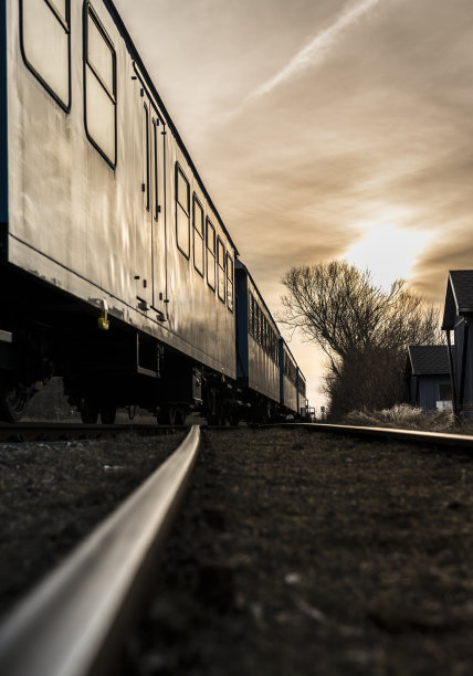 货车在日落图片下载