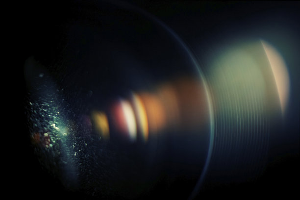 透镜中的色差。宏观、高ISO图片下载