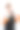 拿着瓶子和刷子的年轻女人图片下载