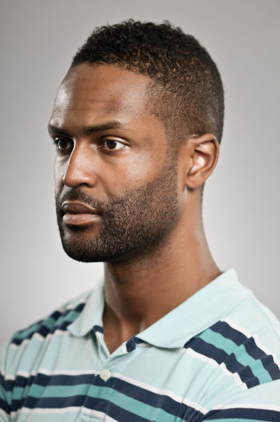 3/4侧面肖像图片下载