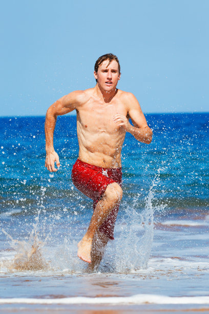 跑步者在海滩图片下载