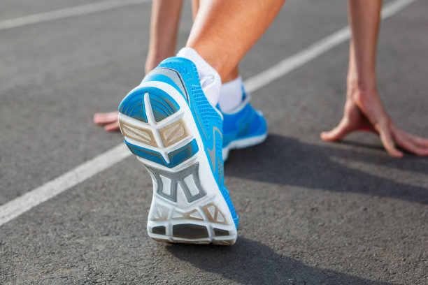 特写跑鞋跑概念图片下载