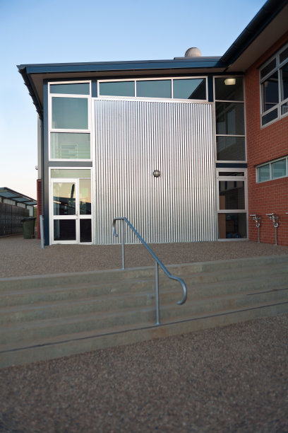 砖和锡建筑图片下载