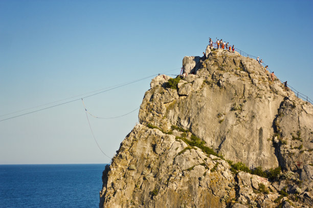 在山顶上图片下载