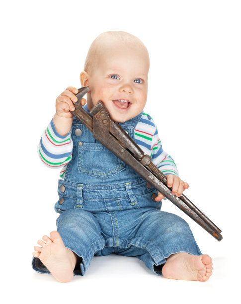 穿着牛仔裤的可爱小男孩工人图片下载