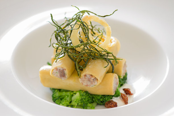 肋状通心粉和西兰花图片下载