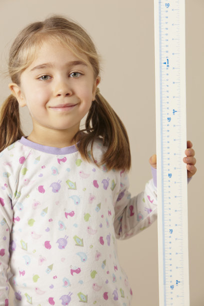 5岁女孩测量身高图片下载