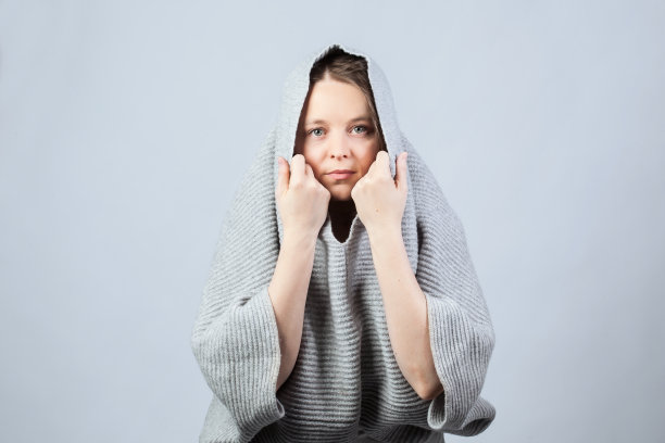 浪漫的灰色女人图片下载