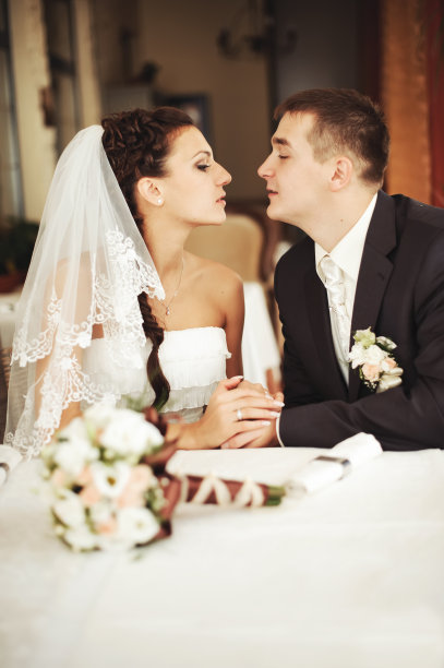 婚礼的夫妇在一起图片下载