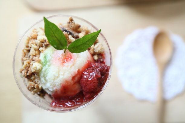 水果和香草冰淇淋图片下载