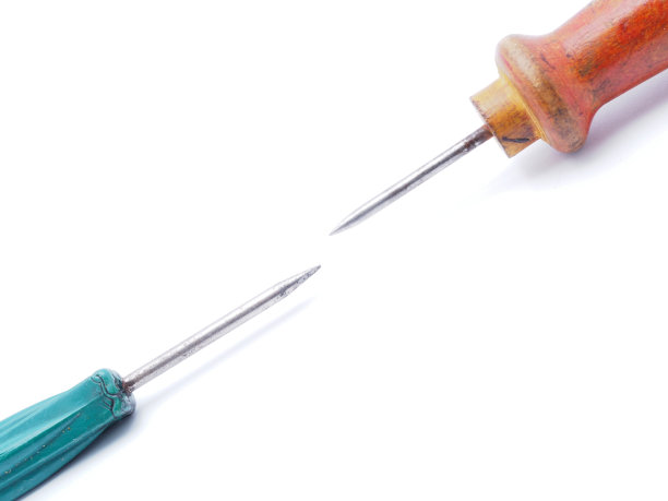 白色背景上的锥子图片下载