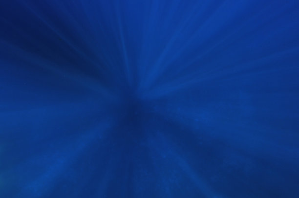 光线射入海洋图片下载