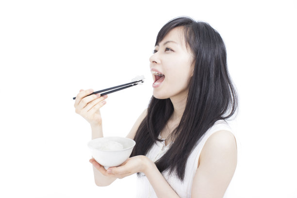 女孩吃大米图片下载