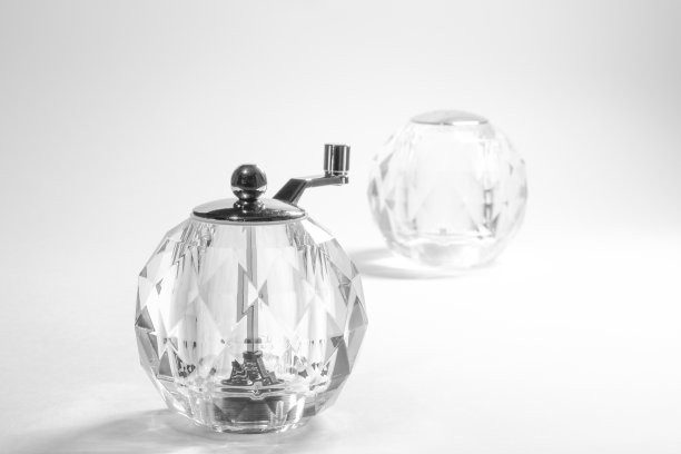 装香料和手磨的玻璃容器图片下载