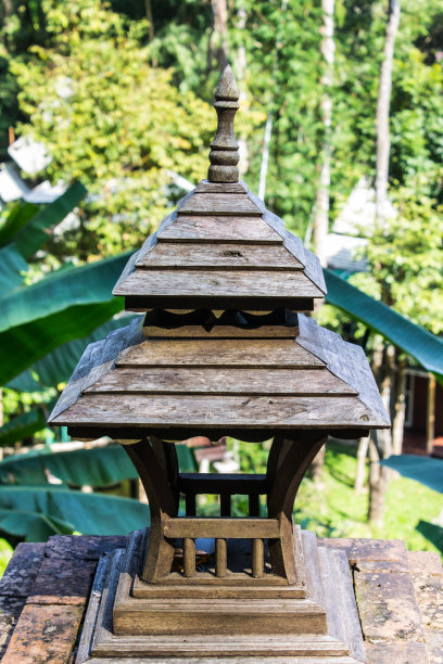 木古灯与花园图片下载