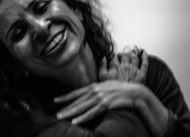 瑜伽老师Liliane Brito的肖像。图片下载