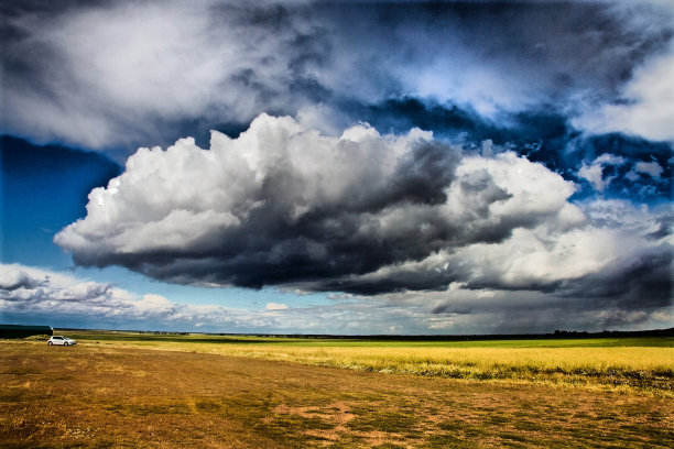 巨大的暴风雨云图片下载