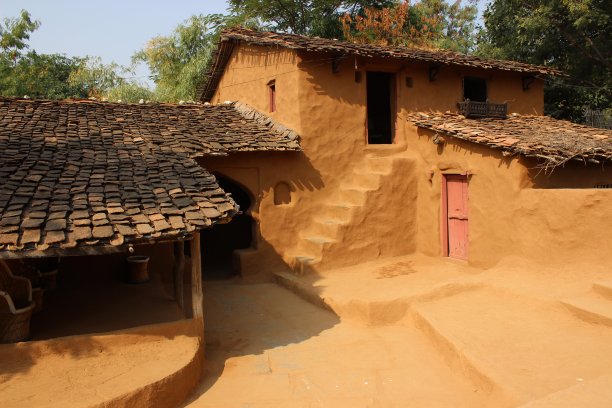 清晨的小村庄小屋图片下载